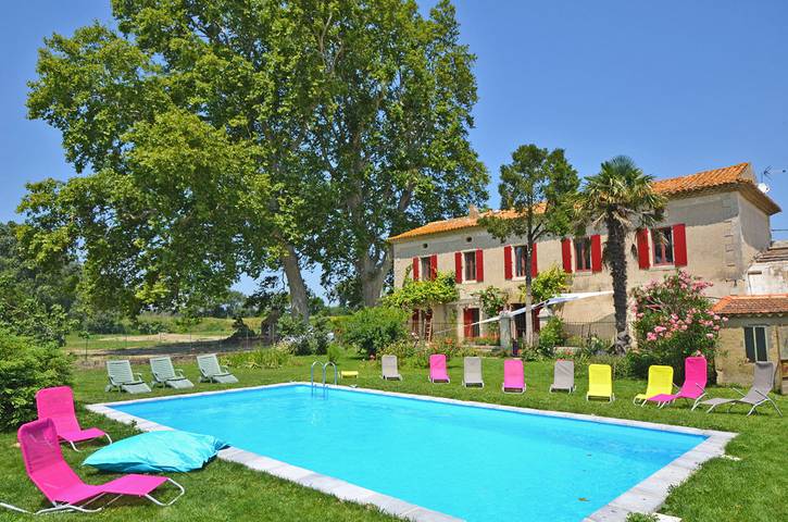 Gîte pour 28 personnes, avec piscine ainsi que terrasse et jardin, animaux acceptés