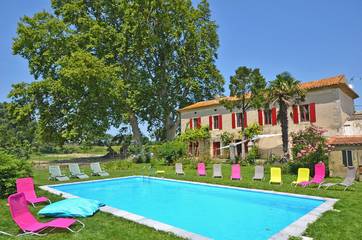 Gîte pour 28 personnes, avec piscine ainsi que jardin et terrasse, animaux acceptés à Lamotte-du-Rhône