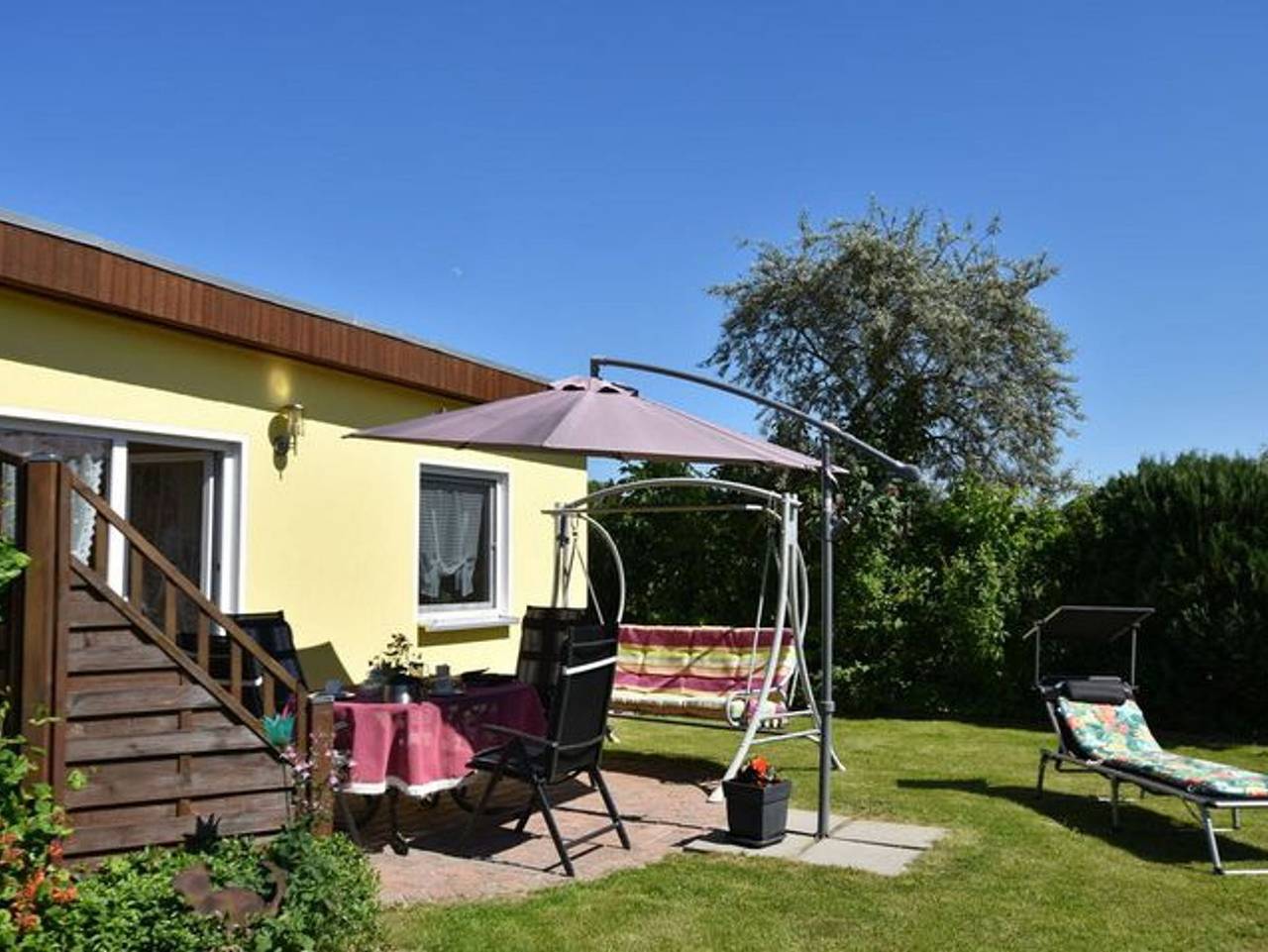 Ferienhaus Amselgarten Ofc 03 - Ferienhaus Amselgarten, Terrasse und Garten in Reddelich, Bad Doberan & Umland