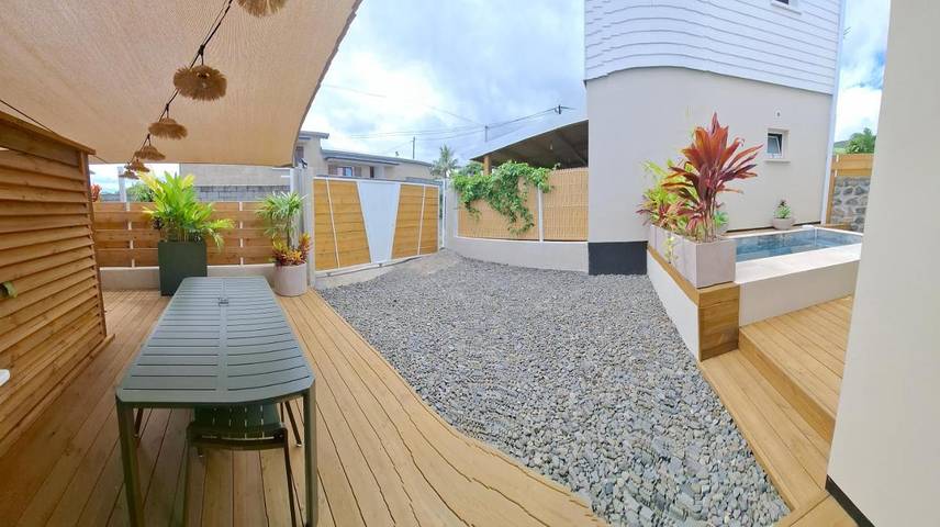 Location de vacances pour 6 personnes, avec piscine ainsi que vue et jardin dans Vincendo - 3