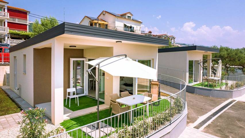 Ferienhaus für 2 Personen, mit Ausblick und Garten sowie Terrasse, mit Haustier in Banjol