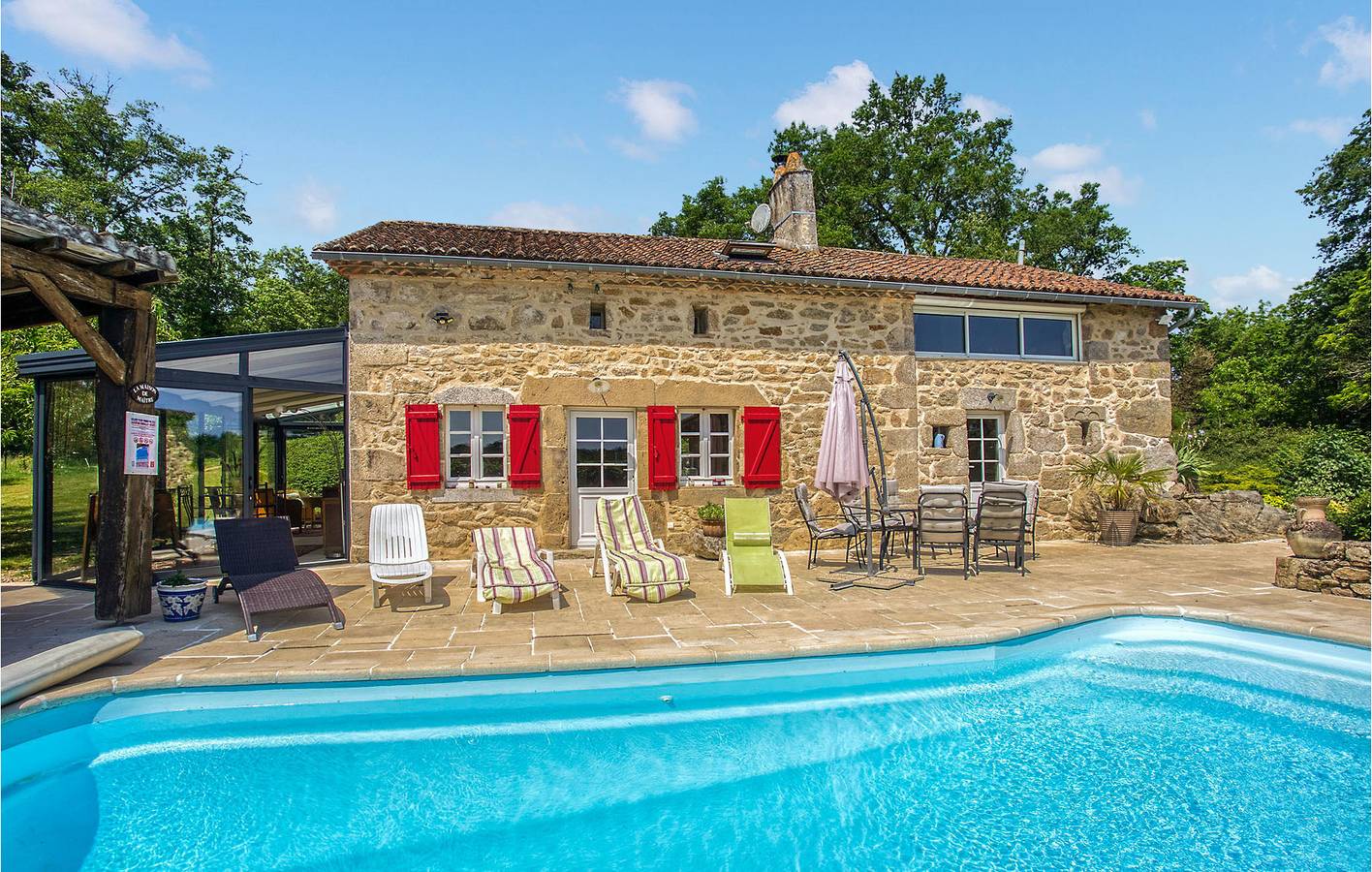 Augignac Oasis - Parking, Piscine et Jardin ! in Augignac, Parc naturel régional Périgord-Limousin