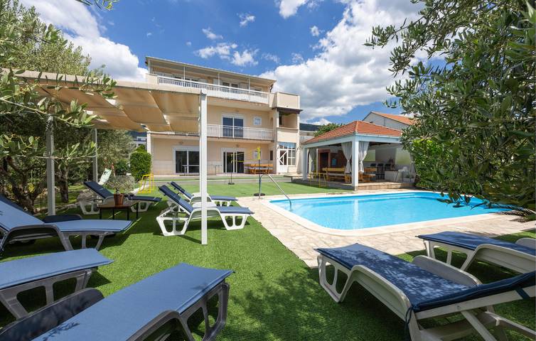 Ferienhaus für 14 Personen, mit Terrasse und Sauna sowie Whirlpool in Kaštela - 4