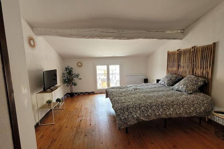 Location de vacances pour 8 personnes, avec terrasse, animaux acceptés à Bonnac