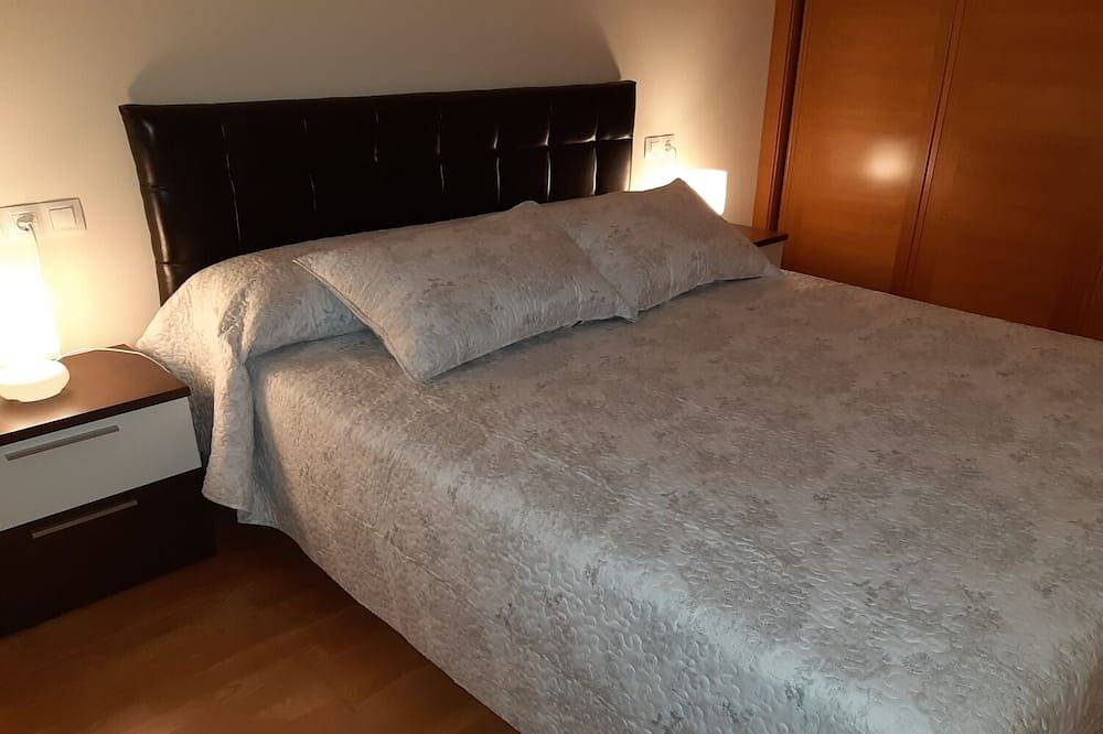 Entire apartment, Apartment In 1St Line Of Beach With Wifi - Puerto De Cariño in Cariño, Galician Coast