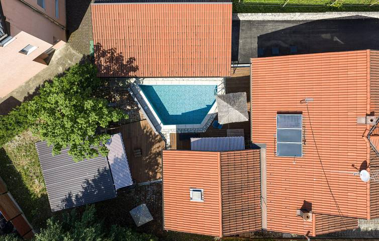 Geräumige 200 m² große Wohnung mit Pool in der Nähe des Stadtzentrums von Karlovac in Karlovac, Karlovac und Umgebung