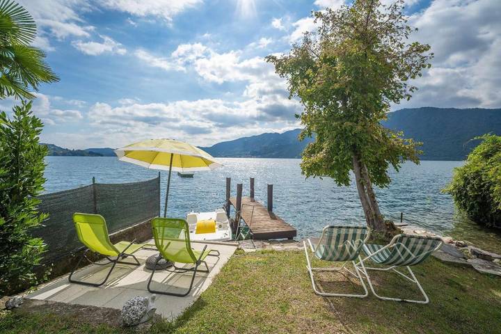 Ferienwohnung für 5 Personen, mit Terrasse und Garten in Pettenasco