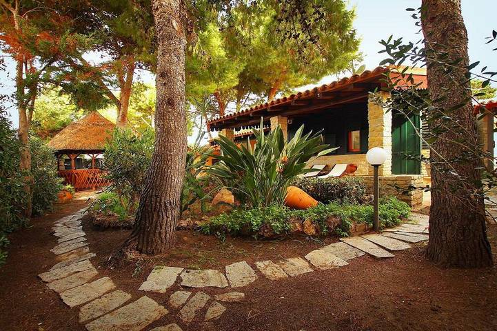 Ferienhaus für 5 Personen, mit Terrasse und Garten sowie Pool