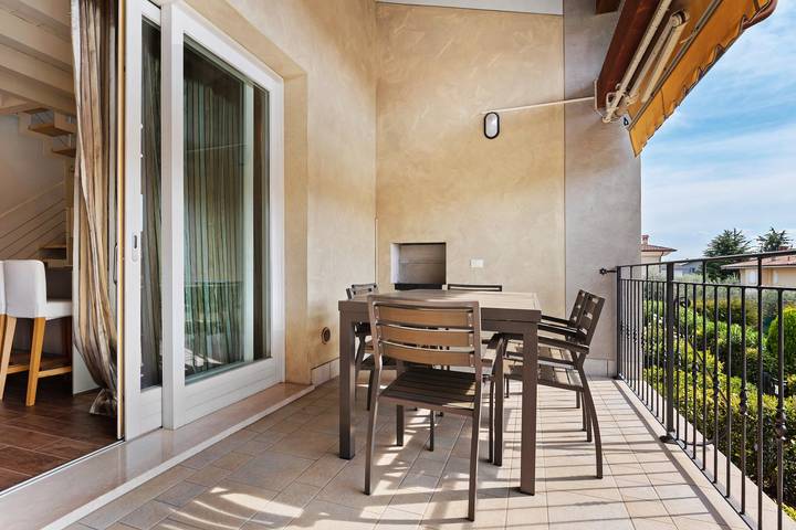 Appartamento per 4 persone, con giardino e balcone, adatto a famiglie con bambini in Puegnago del Garda