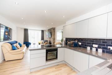 Holiday Home for 9 People in Looe, Cornwall, Photo 2