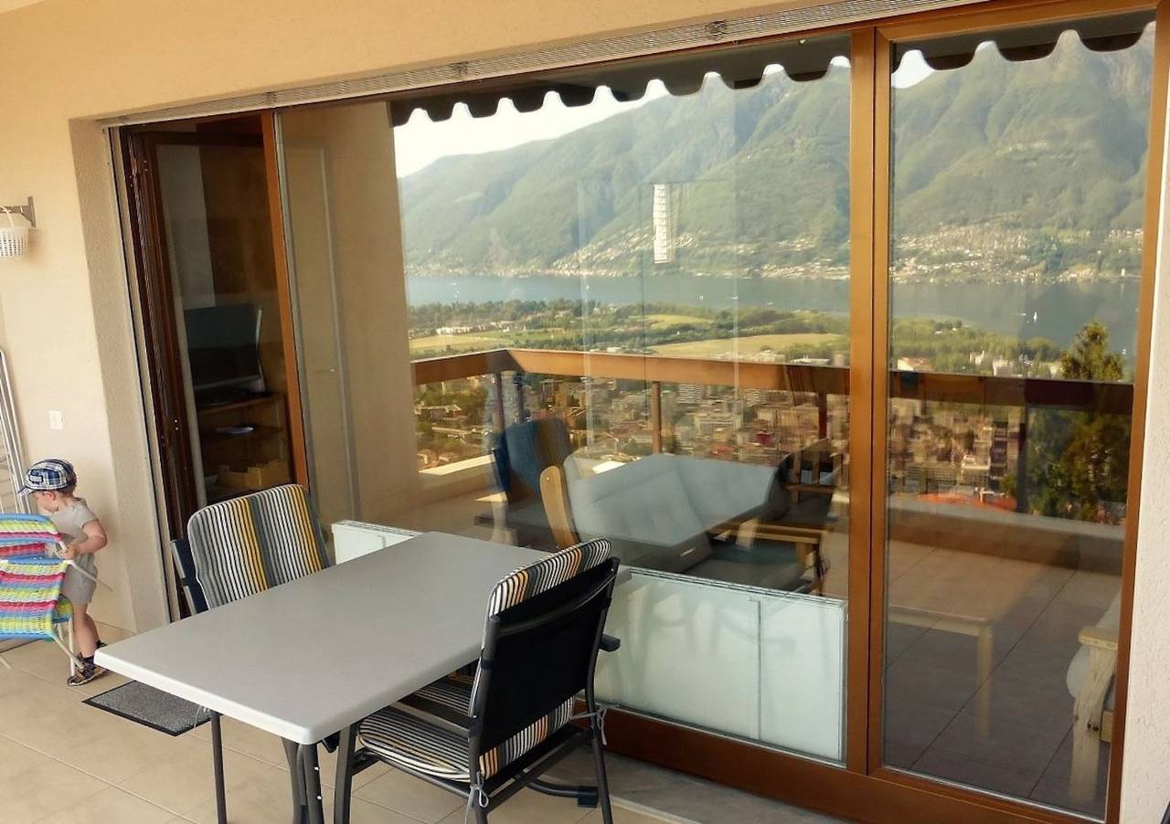 Ganze Wohnung, Eck-Wohnung im 3. Stock für 1-4 Personen. in Orselina, Tessiner Alpen