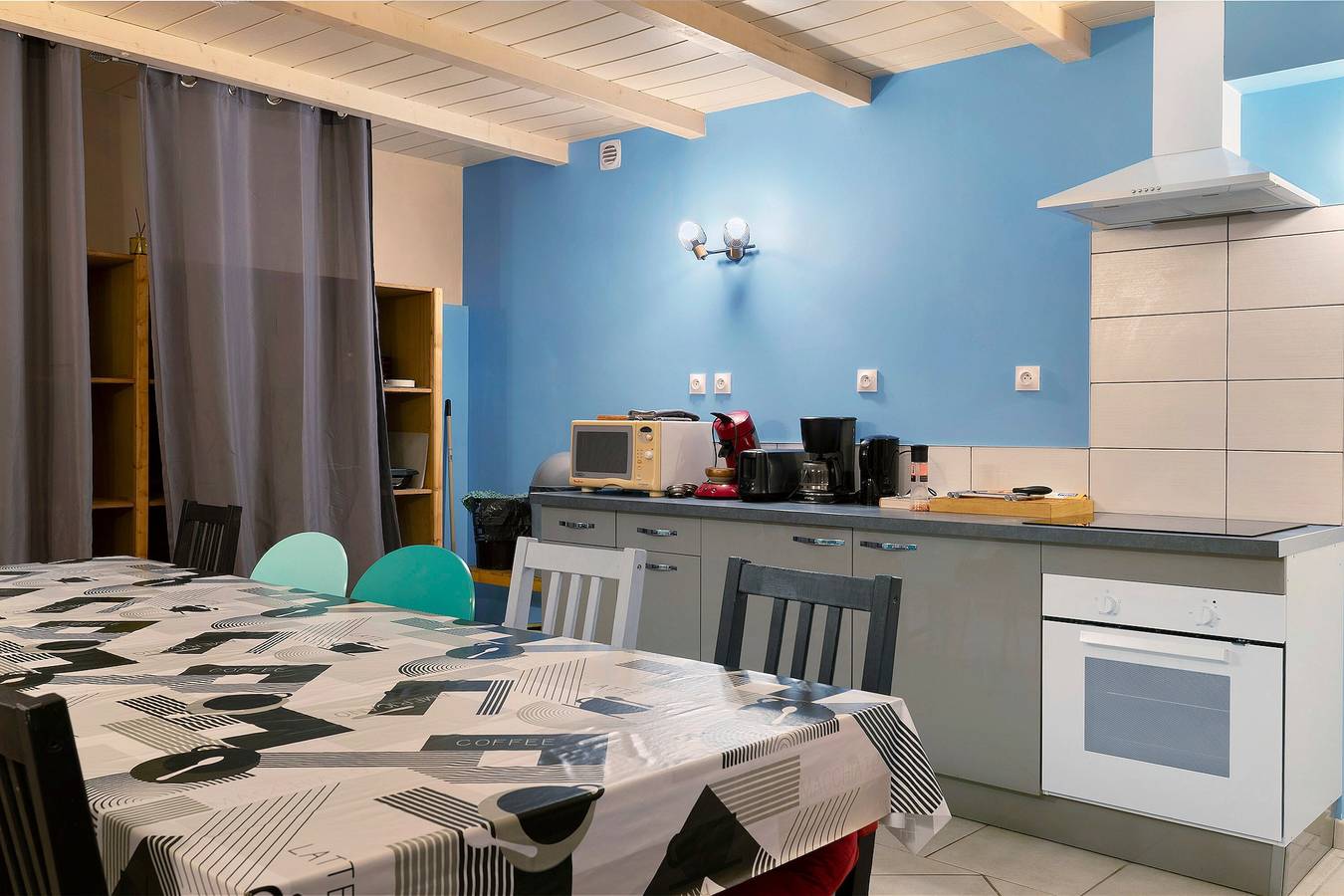 Gîte 'Chez Gwen Et Flo' avec terrasse partagée, jardin partagé et Wi-Fi in Cholet, Région de Cholet