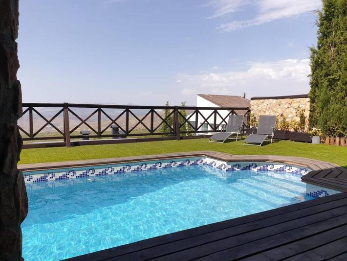 Apartamento para 5 personas, con Terraza y Jardín además de Piscina y Vistas en La Zubia