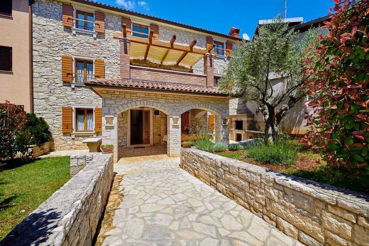 Strandhaus für 10 Personen, mit Terrasse und Garten in Kroatien