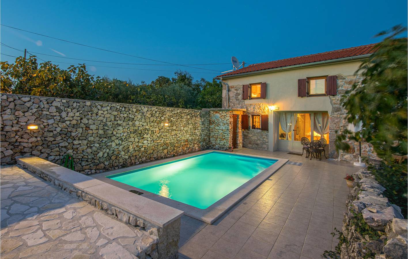 Reizende 2-Zimmer-Wohnung mit Pool und Terrasse, 2,5 km vom Stadtzentrum von Kras entfernt in Garica, Krk