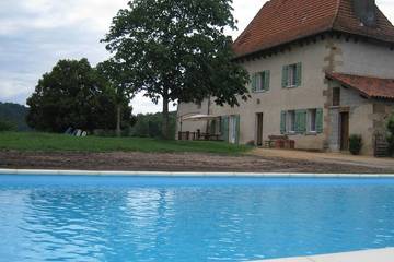 Gîte pour 8 personnes, avec terrasse et jardin à Terrou