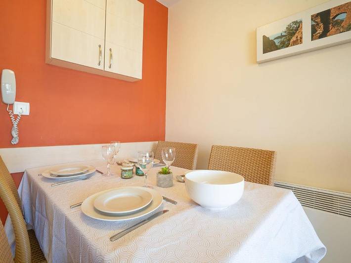 Gîte pour 4 personnes, avec jardin ainsi que piscine et terrasse dans Gare Du Dramont - 3