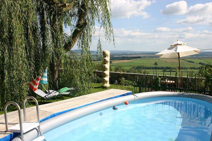 Gîte pour 4 personnes, avec jardin ainsi que balcon et jacuzzi à Fain-lès-Moutiers
