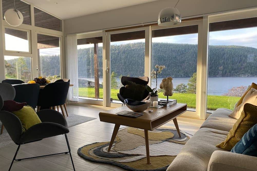 Cabin - Sleeps 14 with Sea View in Frogn