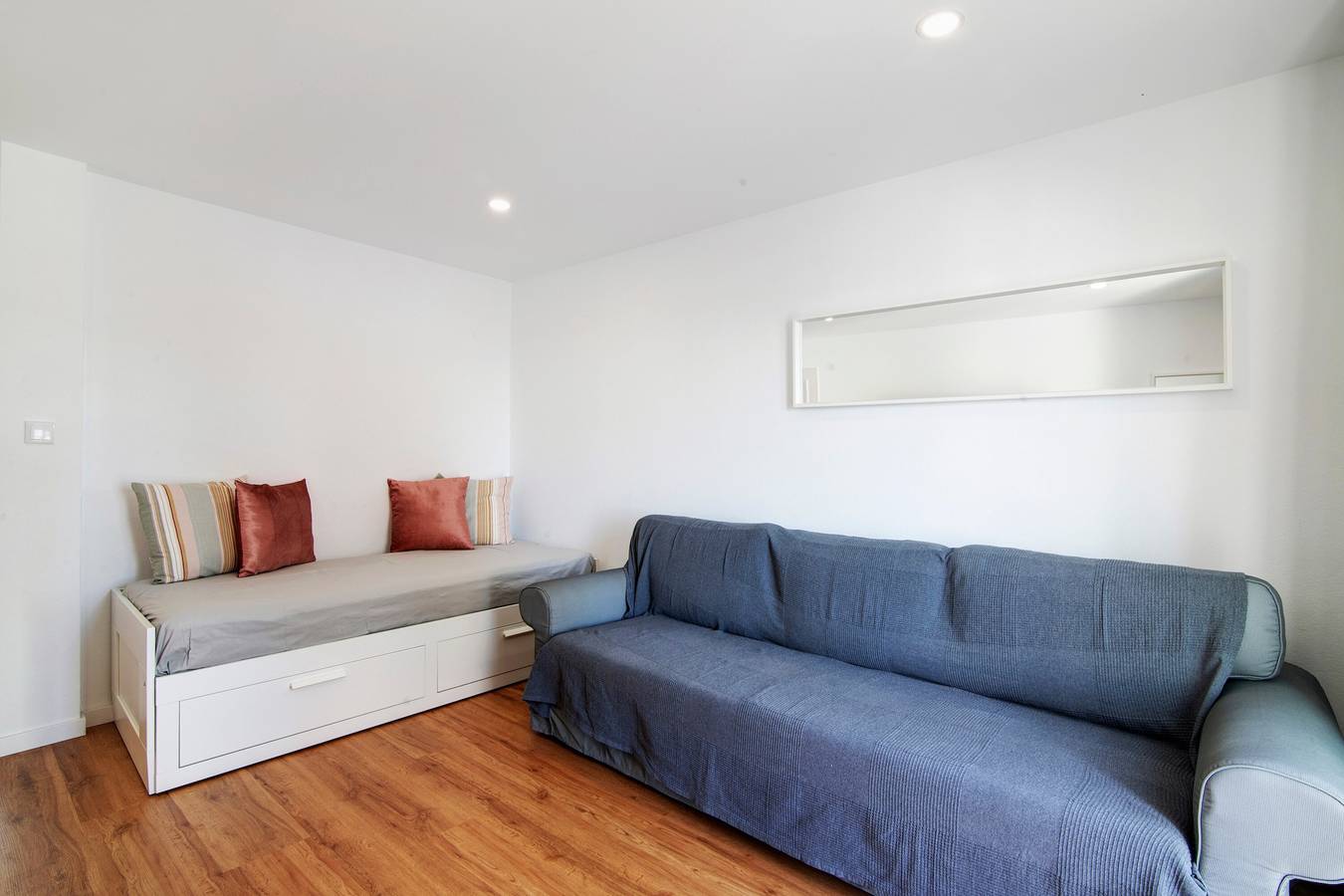 Apartamento inteiro, Apartamento "Telmus Villa 1 Andar" com vista para o mar, terraço privado e acesso Wi-Fi in Monte Gordo, Distrito de Faro