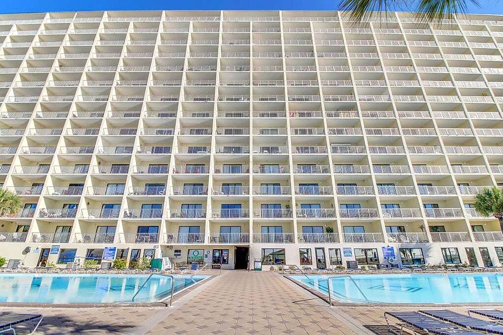 Ganze Wohnung, 🏖Beach Front~Two Pools~Tiki Bar~1Br + Bunks The Summit 1323 in Panama City Beach, Emerald Coast