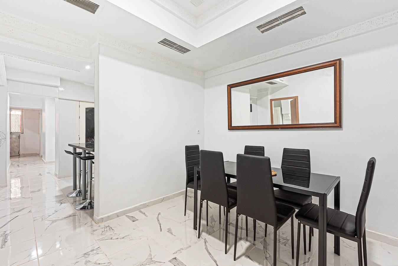 Entire apartment, Apartment 'Riad' with Wi-Fi and Air Conditioning in Málaga Central District, Malaga