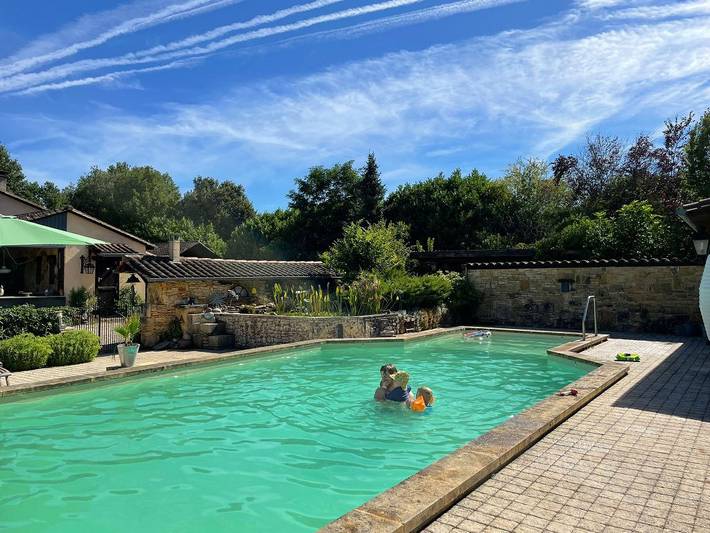 Gîte pour 2 personnes, avec terrasse ainsi que piscine et jardin à Sainte-Nathalène - 2