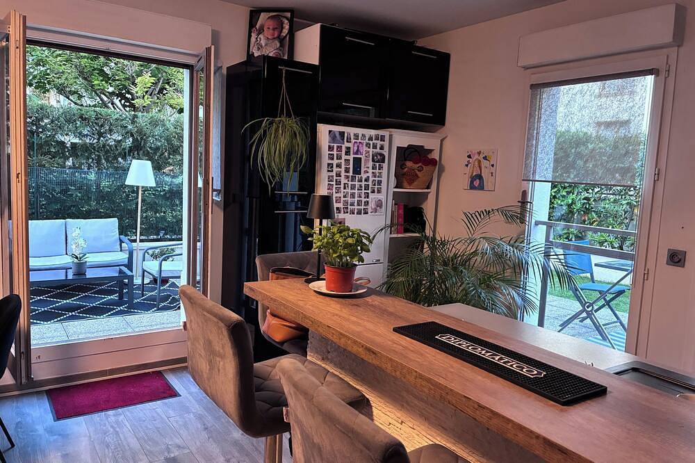 Ganze Wohnung, Apartment with south-east terrace, in the center of Rueil in Rueil-Malmaison, Hauts-de-Seine
