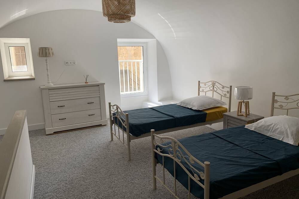 Appartement entier, Charmant F2 Duplex au coeur de la ville de Sartene in Sartène, Arrondissement de Sartène