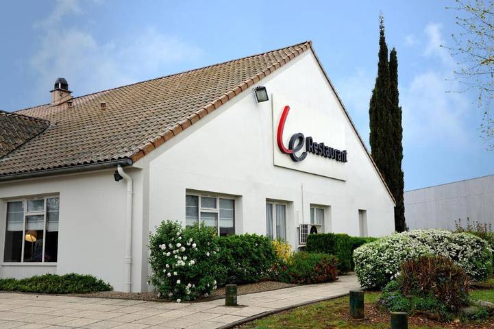 Hôtel pour 2 personnes, avec jardin dans Aéroport Lyon Saint-Exupéry - 3