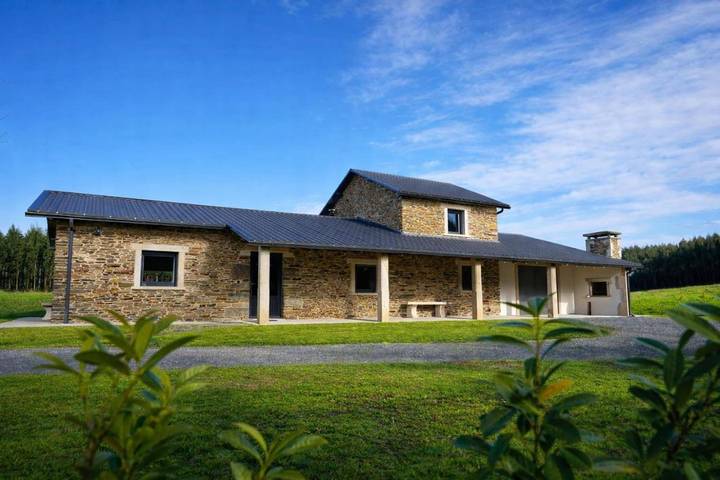 Casa de vacaciones para 6 personas, con Jacuzzi y Terraza además de Jardín y Vistas en Provincia de Lugo