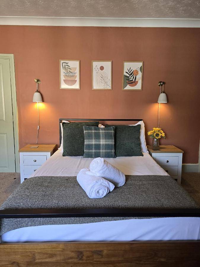 Triple Room with Shower in Seaton, Devon