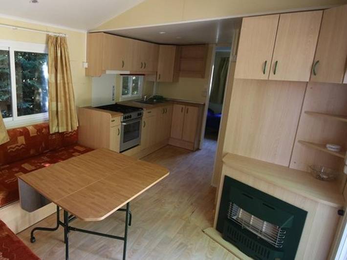 Camping Le Val d'Ussel - Mobilheim 4 personen - Classic | 2 Zi. | 4 Pers. | Erhöhte Terrasse in Proissans, Périgord Noir