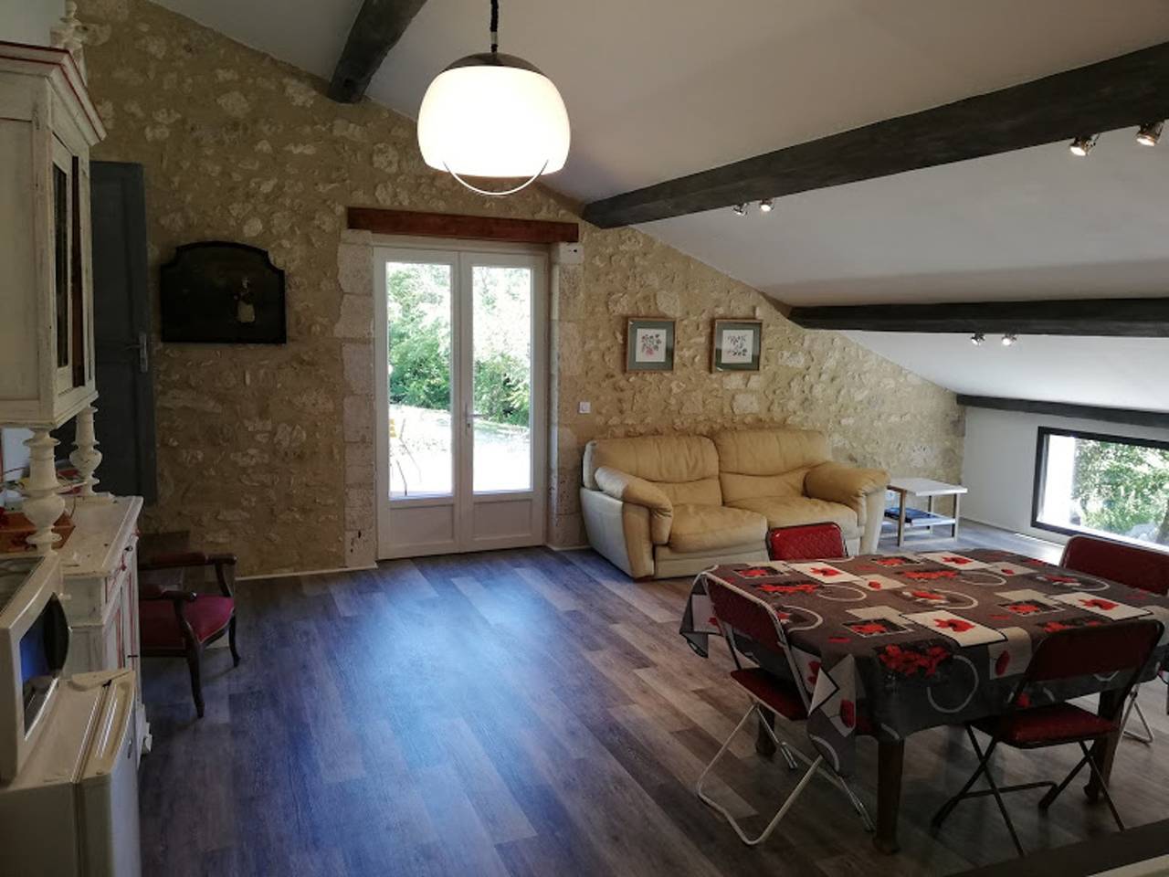 Appartement entier, Appartement charmant à Castéra-Lectourois avec piscine partagée in Castéra-Lectourois, Gers