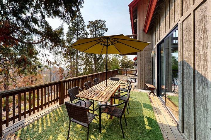 Vacation rental for 8 people, with balcony in Shaver Lake