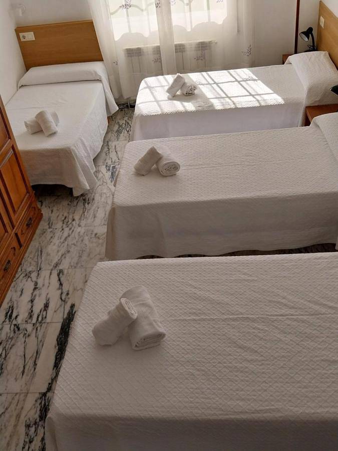 Casa de huéspuedes para 4 personas, con jardín y balcón en Padrón