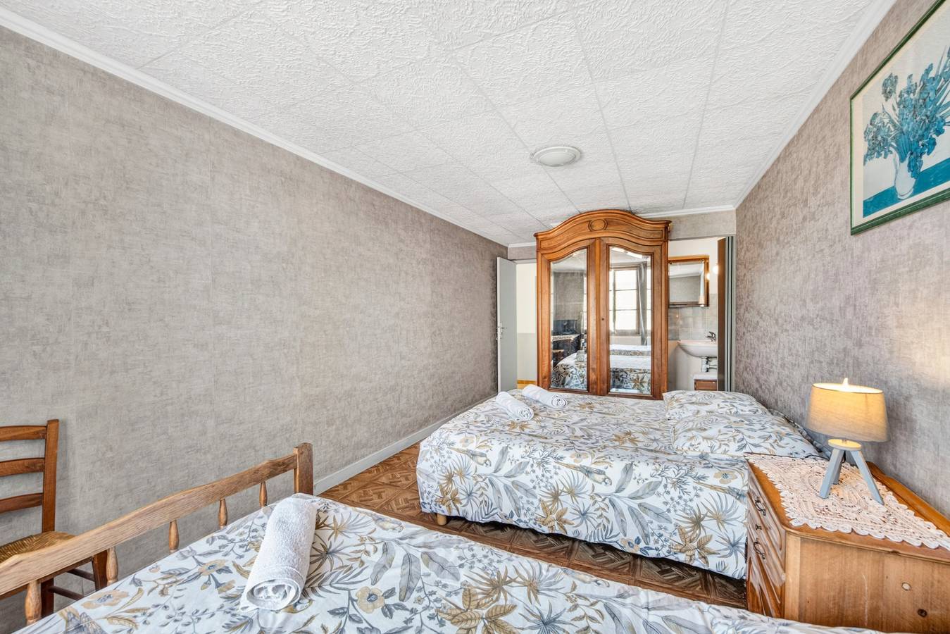 Bed & Breakfast „Chambre Verte“ mit Bergblick, Gemeinschaftsterrasse und Wlan in Beaujolais