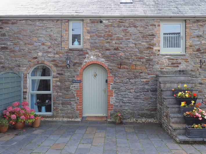 Log cabin for 4 people, with garden, with pets in Gower