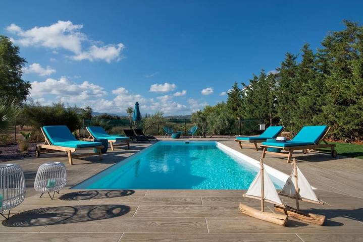 Villa pour 11 personnes, avec vue ainsi que jardin et piscine