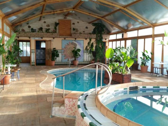 Albergue para 4 personas, con Terraza y Jacuzzi además de Jardín y Piscina en Riópar