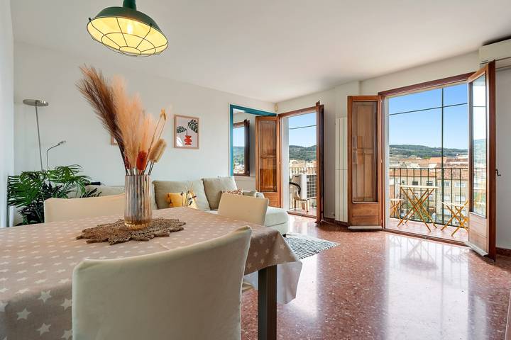 Hel lägenhet, Apartment 'Encantador Loft' with Mountain View, Wi-Fi and Air Conditioning in Sant Sadurní d'Anoia, Barcelona inland
