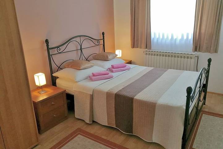 Location de vacances pour 6 personnes, avec jardin dans Poljanak - 3