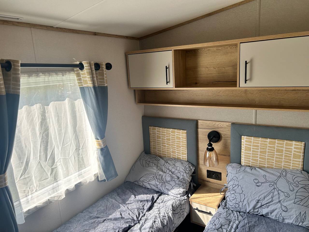 Hafan y Mor Park 3-Bed Caravan, Sleeps 8, Pets Ok in Afon Wen, Gwynedd