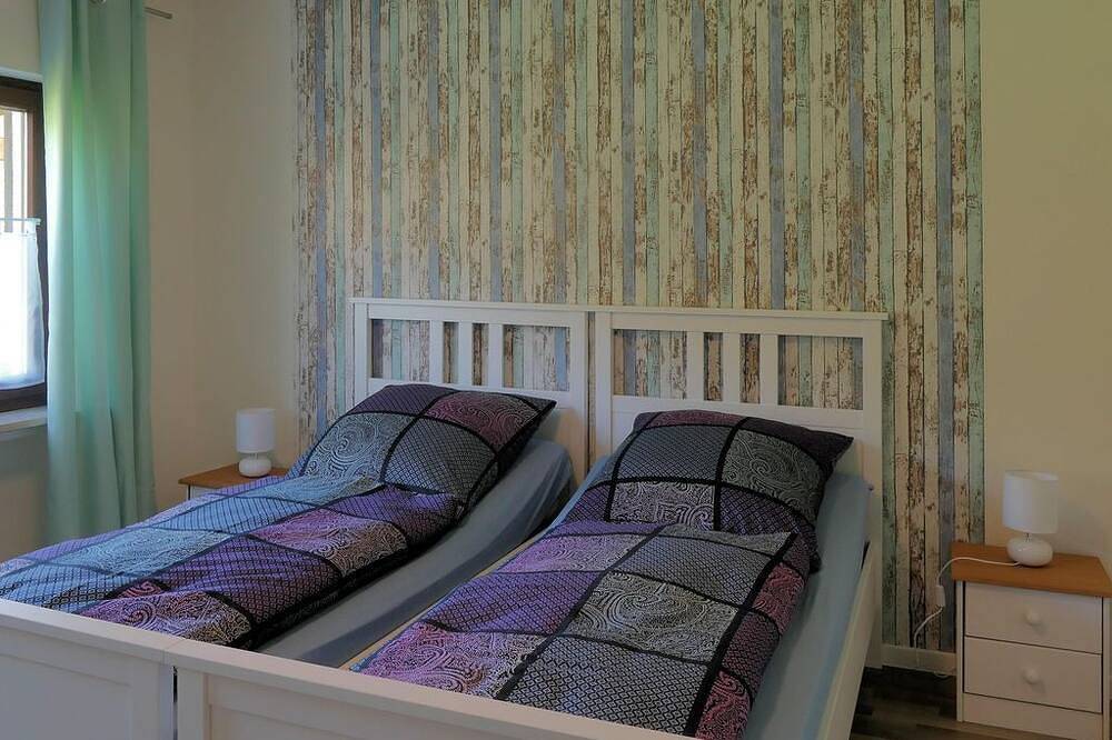 Ganze Wohnung, Ferienhaus Blick zur Ahr - 4-Bett-Ferienhaus mit 2Schlafräumen (bis 5 Pers.) in Antweiler, Ahrtal