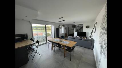 Gîte pour 6 personnes, avec jardin ainsi que vue et vue sur le lac à Changey