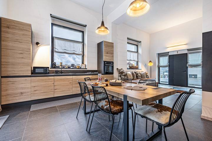 Appartamento intero, Loft "Casa Facco" con vista sulle montagne, giardino e Wi-Fi in Bocenago, Dolomiti di Brenta