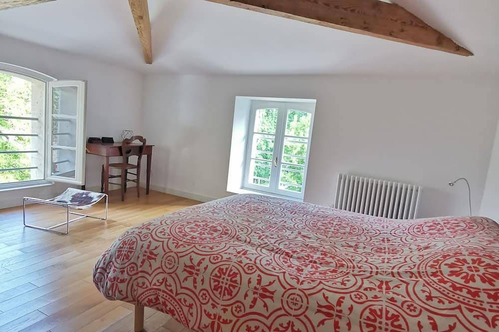 Detached house with garden at the foot of the Château de Jonzac. in Jonzac, Jonzac und Umgebung