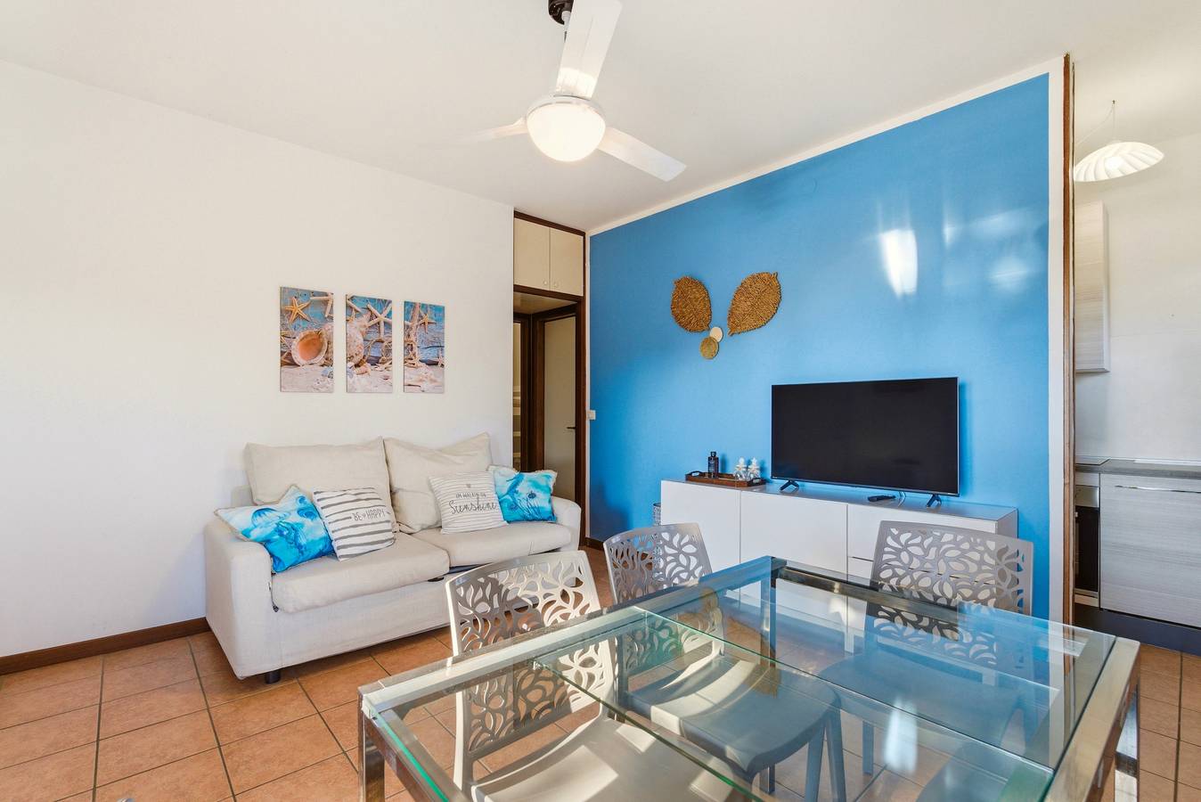 Entire apartment, Regarda - Blue View 2 with lake view, 2 bedrooms, pool in Cisano, Bardolino