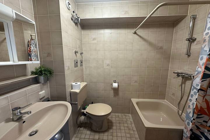 Ganze Ferienwohnung, Schönes Apartment im Dachgeschoss in Mannheim Nahe Rheinauer See in Mannheim, Rheinebene