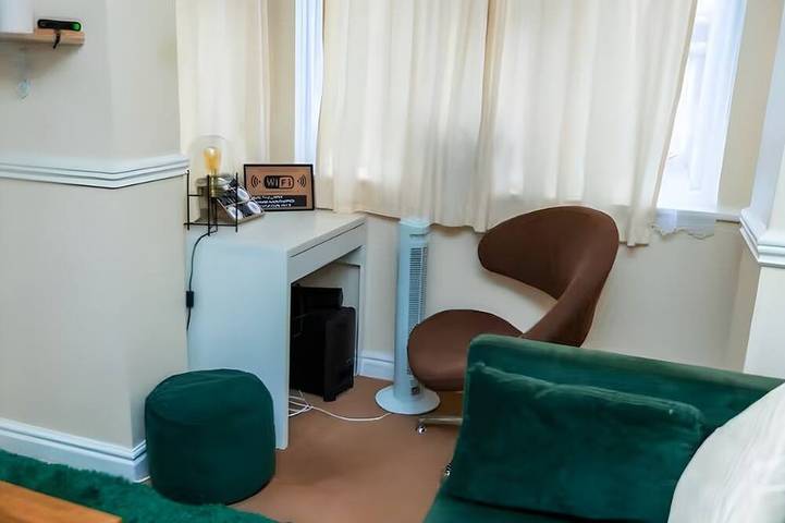 Ganze Wohnung, Cozy 1Br Ground Floor Maisonette in Town Centre in Milton Keynes, Südostengland